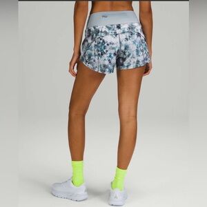 NWOT Lululemon Speed Up Mid-Rise Short 4” Kaleidofloral Multi/Blue Cast